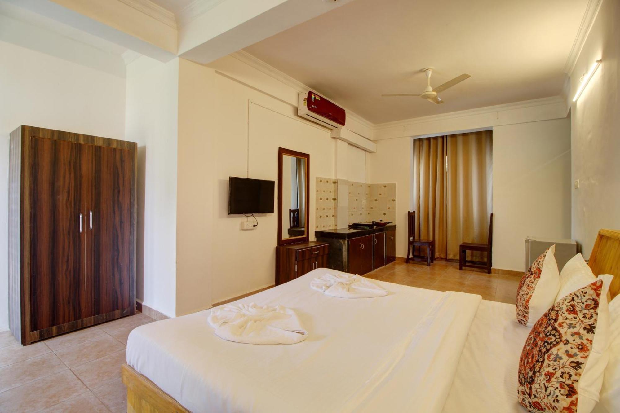 Hotel Pleasure Inn Near Turtle Beach Morjim Manage By Ld Group Of Hospitality Eksteriør billede