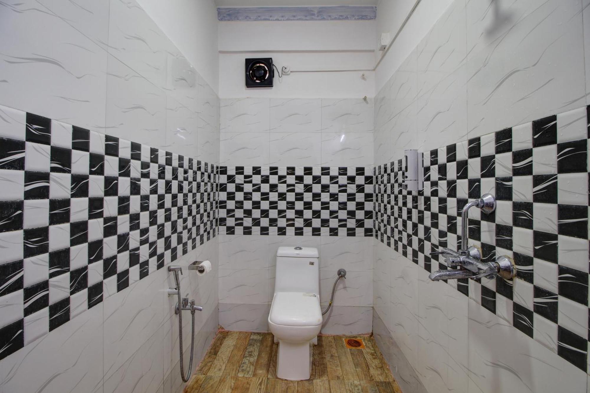 Hotel Pleasure Inn Near Turtle Beach Morjim Manage By Ld Group Of Hospitality Eksteriør billede